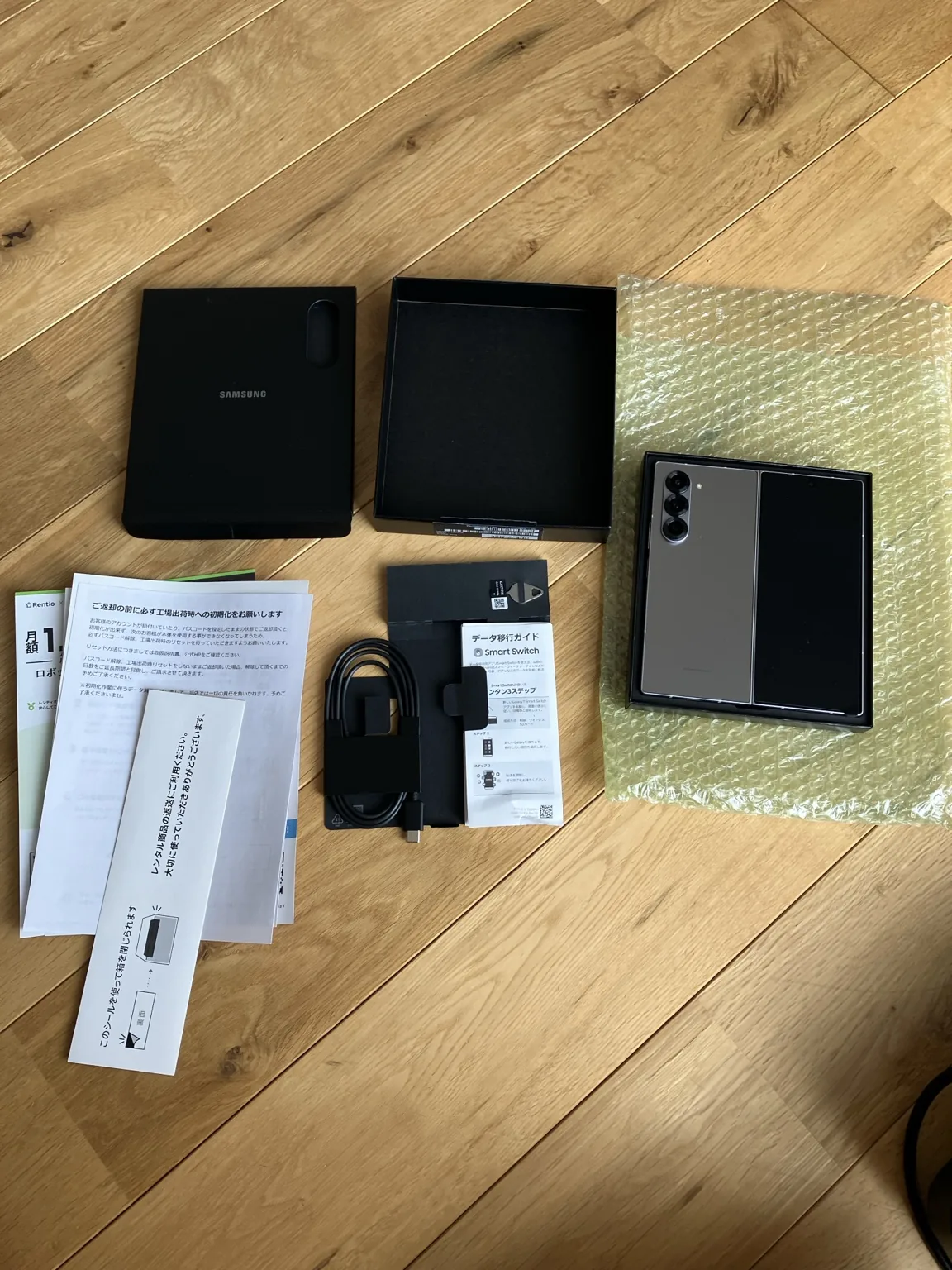 RentioでレンタルしたGalaxy Z Fold6と付属品
